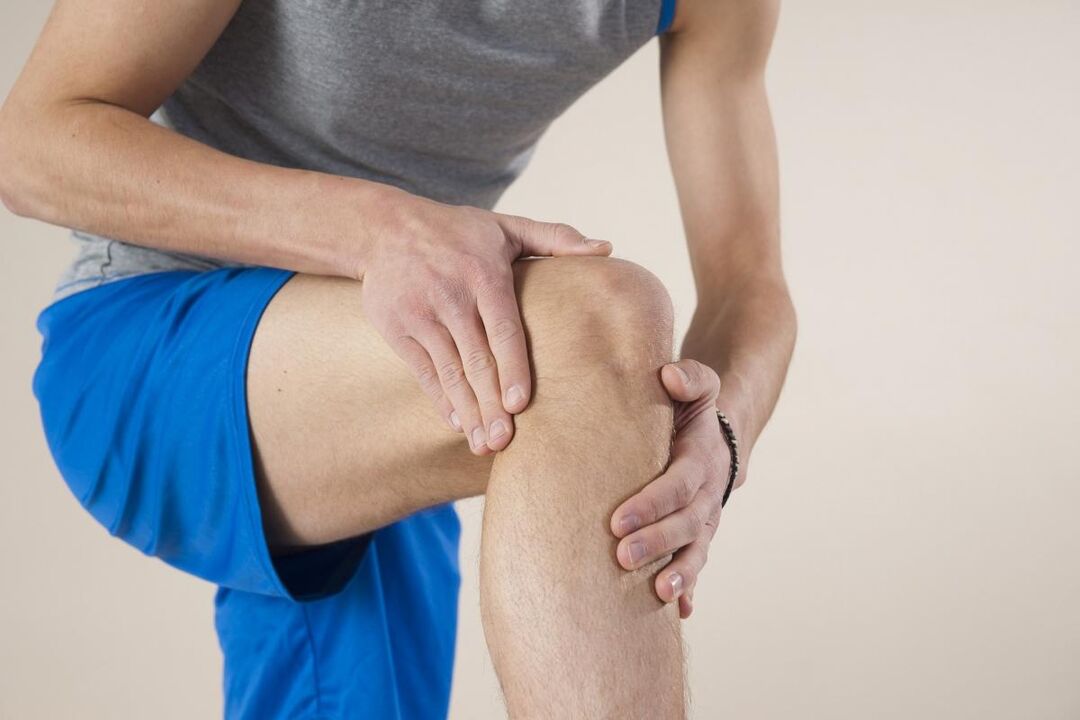 I primi dolori e rigidità articolari dovuti all'artrosi sono attribuiti a stiramenti muscolari e legamentosi